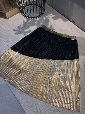 Guess Black and Gold Pleated Midi Skirt